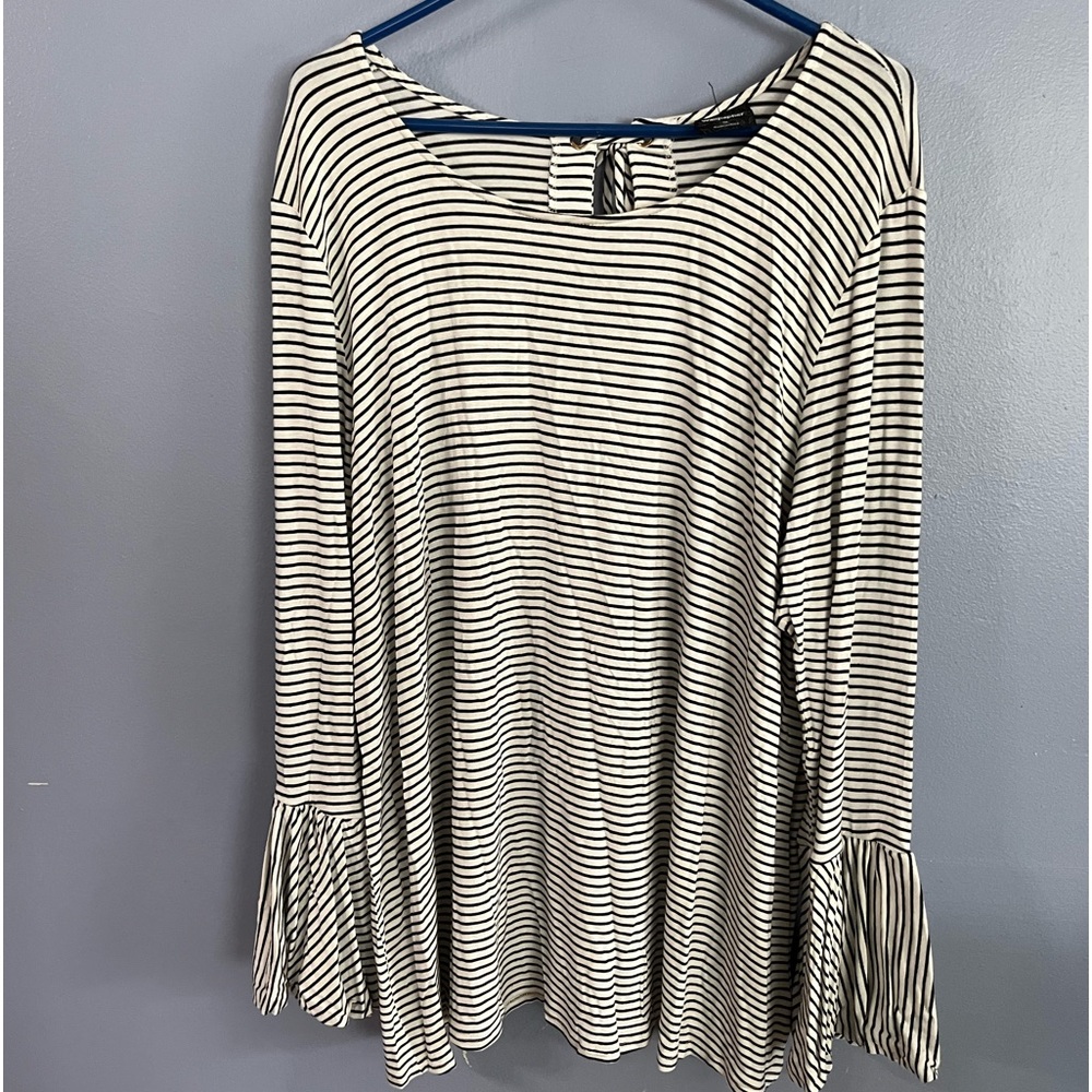 Wallpaper 1x White/Black Stripe Top